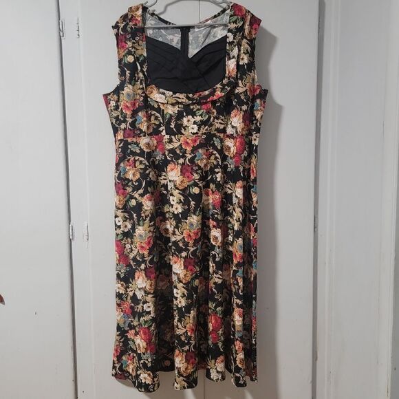 Retro Floral Dress - Picture 1 of 6
